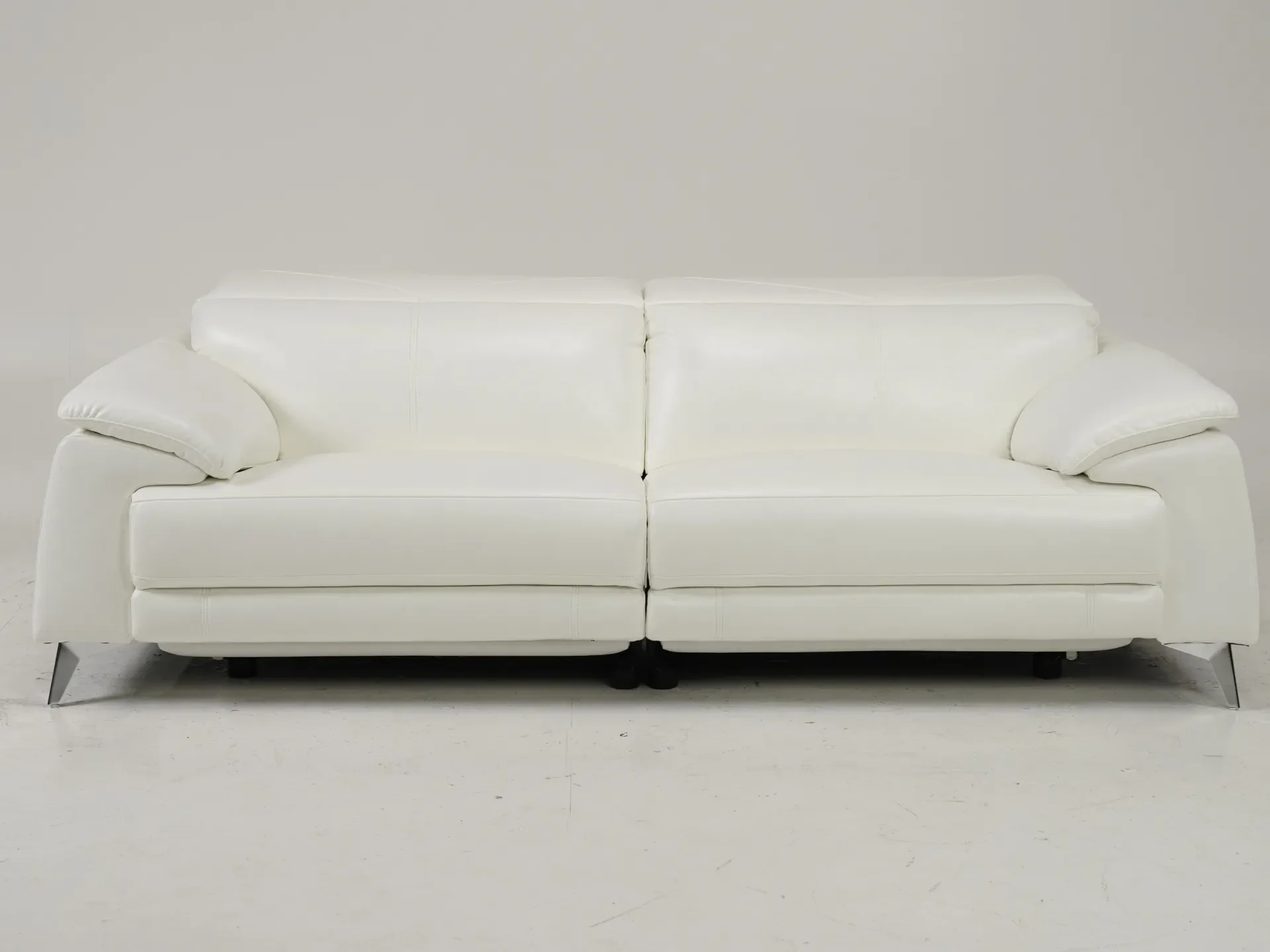 3 Seater Real Leather Electric Recliner Sofa in White | Power Recliner With USB-C/USB-A | Como | Sample Sofa | The Sofa Shop - Image 3